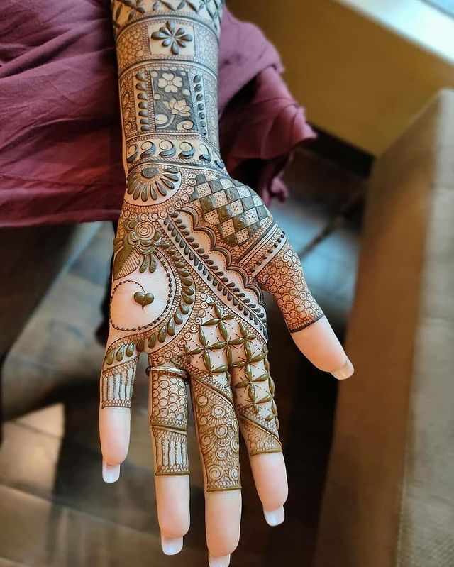 Front Hand Mehndi Design